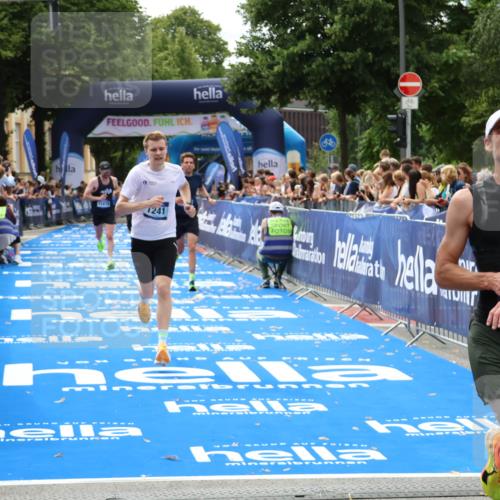 29.06.2025 - hella hamburg halbmarathon Zöllner http://msf.ph/oto/8174370 29.06.2025 10:24:53 Ziel 1241, 1271, 7142, 11678, 13872, 14836, 16361, 17752, 18740 meine-sportfotos.de