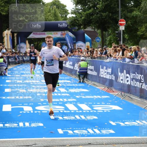 29.06.2025 - hella hamburg halbmarathon Zöllner http://msf.ph/oto/8174375 29.06.2025 10:24:54 Ziel 1241, 1271, 7142, 11678, 13872, 14836, 16361, 17752 meine-sportfotos.de