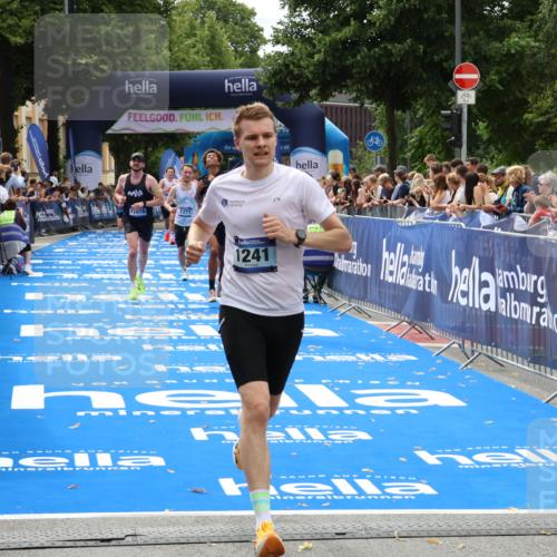 29.06.2025 - hella hamburg halbmarathon Zöllner http://msf.ph/oto/8174399 29.06.2025 10:24:54 Ziel 1241, 1271, 7142, 11678, 13872, 14836, 16361, 17752 meine-sportfotos.de