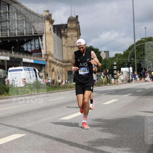 29.06.2025 - hella hamburg halbmarathon Yannick Fuchs http://msf.ph/oto/8174403 29.06.2025 10:26:10 20KM 3201, 5826, 7880, 9508, 10017, 10298, 10929, 11857, 12232, 12681, 13754, 14548, 15835, 16508, 19118 meine-sportfotos.de