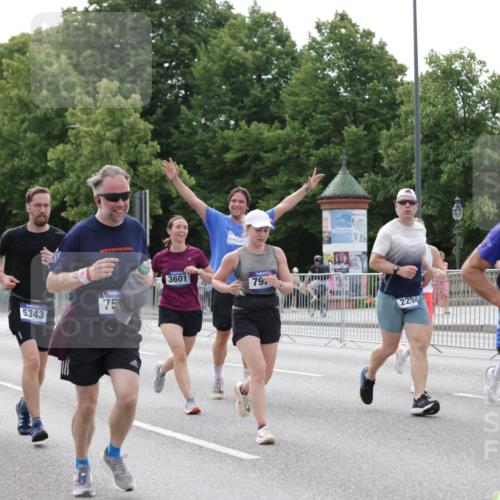 29.06.2025 - hella hamburg halbmarathon Jannik Wohlers http://msf.ph/oto/8174412 29.06.2025 10:22:16 Lombardsbrücke 1029, 2294, 2479, 2766, 2886, 3003, 3430, 3457, 3511, 3600, 3601, 4969, 5223, 5343, 5798, 6826, 6899, 7097, 7188, 7190, 7276, 7529, 7925, 8355, 8931, 9256, 9392, 9598, 10065, 10086, 10573, 10663, 10826, 10902, 10961, 11665, 12592, 13248, 13472, 13963, 14334, 14525, 14633, 14801, 14906, 15870 meine-sportfotos.de