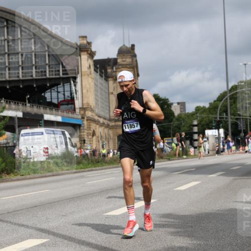 29.06.2025 - hella hamburg halbmarathon Yannick Fuchs http://msf.ph/oto/8174417 29.06.2025 10:26:10 20KM 3201, 5826, 7880, 9508, 10017, 10298, 10929, 11857, 12232, 12681, 13754, 14548, 15835, 16508, 19118 meine-sportfotos.de