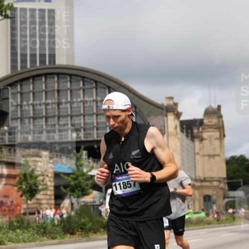 29.06.2025 - hella hamburg halbmarathon Yannick Fuchs http://msf.ph/oto/8174433 29.06.2025 10:26:11 20KM 3201, 7880, 9508, 10017, 10298, 10929, 11857, 12232, 12681, 13754, 14548, 15835, 16508, 19118 meine-sportfotos.de