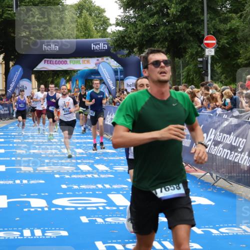 29.06.2025 - hella hamburg halbmarathon Zöllner http://msf.ph/oto/8174439 29.06.2025 10:37:14 Ziel 4860, 5923, 7482, 8362, 9178, 10190, 11423, 13972, 15178, 17137, 17658, 17726 meine-sportfotos.de