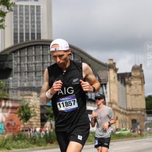 29.06.2025 - hella hamburg halbmarathon Yannick Fuchs http://msf.ph/oto/8174443 29.06.2025 10:26:11 20KM 3201, 7880, 9508, 10017, 10298, 10929, 11857, 12232, 12681, 13754, 14548, 15835, 16508, 19118 meine-sportfotos.de