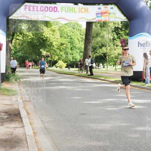 29.06.2025 - hella hamburg halbmarathon MichiJ http://msf.ph/oto/8174539 29.06.2025 10:15:46 Zwischen KM18-KM19 2483, 4338, 8376, 9767, 10468, 11228 meine-sportfotos.de