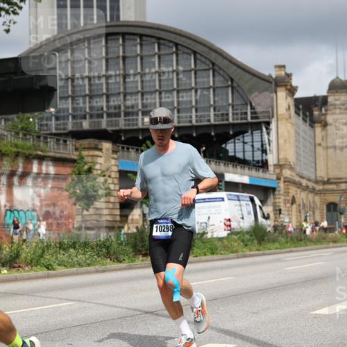 29.06.2025 - hella hamburg halbmarathon Yannick Fuchs http://msf.ph/oto/8174562 29.06.2025 10:26:18 20KM 3201, 4812, 9508, 10017, 10298, 10929, 11857, 12232, 12681, 14450, 14548, 15835, 18102, 19118 meine-sportfotos.de