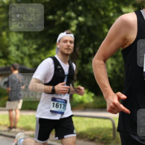 29.06.2025 - hella hamburg halbmarathon Yannick Fuchs http://msf.ph/oto/8174592 29.06.2025 10:41:37 20KM 51, 1012, 1460, 1592, 1604, 2274, 2839, 2864, 2869, 3976, 4093, 4377, 5022, 5129, 5532, 5650, 5889, 6134, 6168, 6203, 6630, 6716, 7480, 7962, 8564, 8693, 8852, 9051, 10122, 10423, 10988, 11021, 11518, 12679, 12706, 12724, 12870, 13223, 13303, 13672, 15350, 15451, 15923, 15973, 16089, 16175, 16819, 17172, 17229, 17743, 17846, 18297, 18356, 18856, 19127 meine-sportfotos.de