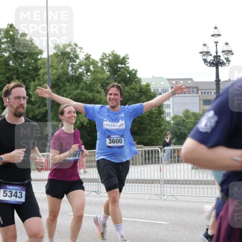 29.06.2025 - hella hamburg halbmarathon Jannik Wohlers http://msf.ph/oto/8174615 29.06.2025 10:22:18 Lombardsbrücke 1029, 2294, 2479, 2766, 2886, 3003, 3430, 3511, 3600, 3601, 4969, 5223, 5343, 5798, 6826, 6899, 7188, 7190, 7276, 7529, 7925, 8355, 8931, 9256, 9392, 9598, 10065, 10086, 10573, 10826, 10902, 11665, 12592, 13472, 13921, 13963, 14525, 14633, 14801, 14906, 15870, 16618, 16801 meine-sportfotos.de