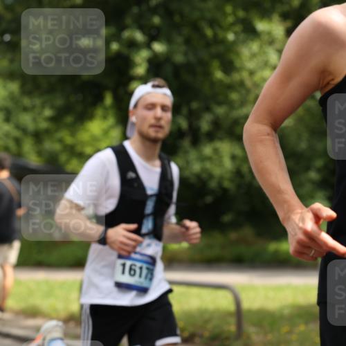 29.06.2025 - hella hamburg halbmarathon Yannick Fuchs http://msf.ph/oto/8174635 29.06.2025 10:41:38 20KM 51, 1012, 1460, 1592, 1604, 2274, 2839, 2864, 2869, 3976, 4093, 4377, 5022, 5129, 5532, 5650, 5889, 6134, 6168, 6203, 6630, 6716, 7480, 7962, 8564, 8693, 8852, 9051, 10122, 10423, 10988, 11021, 11518, 12679, 12706, 12724, 12870, 13223, 13303, 13672, 14730, 15350, 15451, 15923, 15973, 16089, 16175, 16819, 17172, 17229, 17743, 17846, 17915, 17979, 18297, 18356, 18856, 19127 meine-sportfotos.de