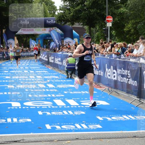 29.06.2025 - hella hamburg halbmarathon Zöllner http://msf.ph/oto/8174701 29.06.2025 10:25:04 Ziel 2483, 10867, 11078, 15483 meine-sportfotos.de