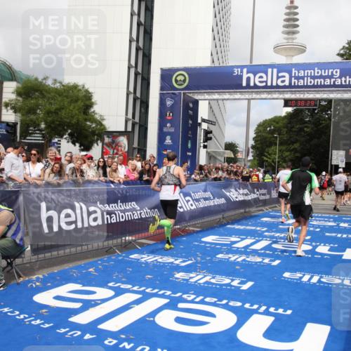 29.06.2025 - hella hamburg halbmarathon Michael Strokosch http://msf.ph/oto/8174703 29.06.2025 10:38:28 Ziel 1042, 1710, 2745, 3014, 3431, 3790, 6095, 7110, 14992, 16075, 16280, 18761 meine-sportfotos.de