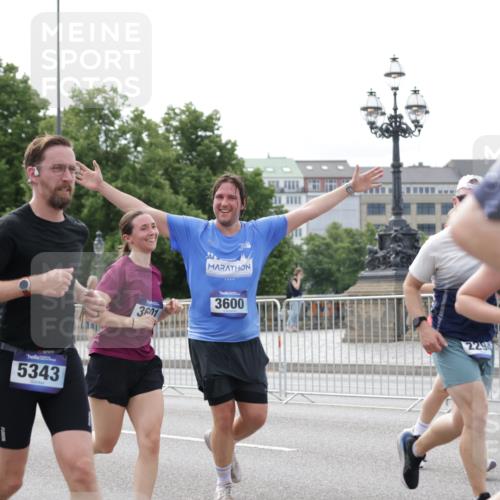 29.06.2025 - hella hamburg halbmarathon Jannik Wohlers http://msf.ph/oto/8174714 29.06.2025 10:22:18 Lombardsbrücke 1029, 2294, 2479, 2766, 2886, 3003, 3430, 3511, 3600, 3601, 4969, 5223, 5343, 5798, 6826, 6899, 7188, 7190, 7276, 7529, 7925, 8355, 8931, 9256, 9392, 9598, 10065, 10086, 10573, 10826, 10902, 11665, 12592, 13472, 13921, 13963, 14525, 14633, 14801, 14906, 15870, 16618, 16801 meine-sportfotos.de