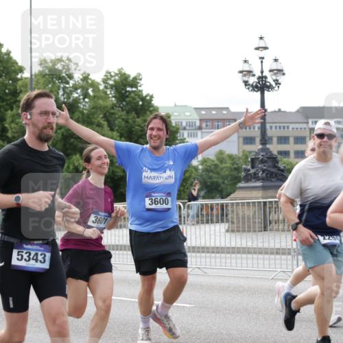 29.06.2025 - hella hamburg halbmarathon Jannik Wohlers http://msf.ph/oto/8174725 29.06.2025 10:22:18 Lombardsbrücke 1029, 2294, 2479, 2766, 2886, 3003, 3430, 3511, 3600, 3601, 4969, 5223, 5343, 5798, 6826, 6899, 7188, 7190, 7276, 7529, 7925, 8355, 8931, 9256, 9392, 9598, 10065, 10086, 10573, 10826, 10902, 11665, 12592, 13472, 13921, 13963, 14525, 14633, 14801, 14906, 15870, 16618, 16801 meine-sportfotos.de