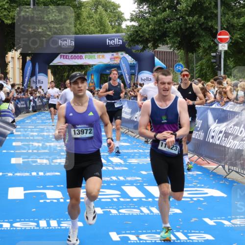 29.06.2025 - hella hamburg halbmarathon Zöllner http://msf.ph/oto/8174735 29.06.2025 10:37:18 Ziel 4860, 5003, 8362, 10190, 11423, 12900, 13972, 15178, 17137, 17726 meine-sportfotos.de