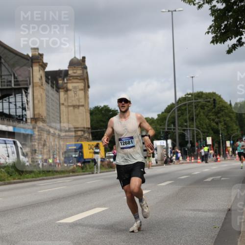 29.06.2025 - hella hamburg halbmarathon Yannick Fuchs http://msf.ph/oto/8174763 29.06.2025 10:26:27 20KM 3201, 3955, 4812, 5660, 6619, 10298, 10929, 12232, 12681, 13606, 13617, 14450, 15835, 18102, 19118 meine-sportfotos.de