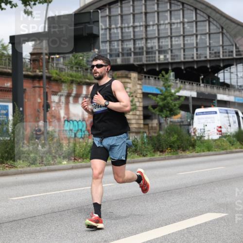 29.06.2025 - hella hamburg halbmarathon Yannick Fuchs http://msf.ph/oto/8174767 29.06.2025 10:26:28 20KM 3201, 3955, 4812, 5660, 6619, 10929, 12232, 12681, 13606, 13617, 14450, 15835, 18102, 19118 meine-sportfotos.de