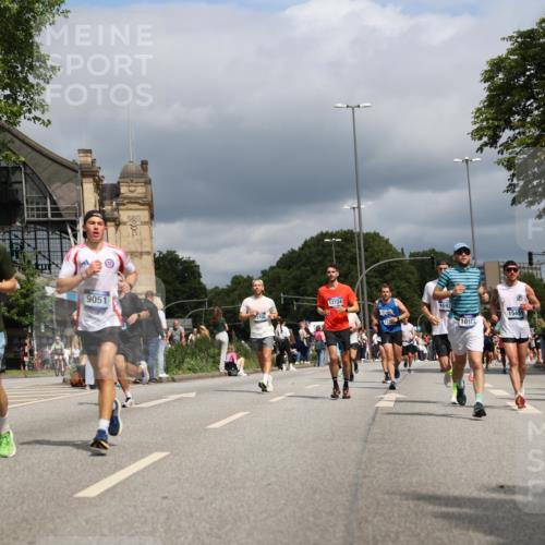 29.06.2025 - hella hamburg halbmarathon Yannick Fuchs http://msf.ph/oto/8174792 29.06.2025 10:41:38 20KM 51, 1012, 1460, 1592, 1604, 2274, 2839, 2864, 2869, 3976, 4093, 4377, 5022, 5129, 5532, 5650, 5889, 6134, 6168, 6203, 6630, 6716, 7480, 7962, 8564, 8693, 8852, 9051, 10122, 10423, 10988, 11021, 11518, 12679, 12706, 12724, 12870, 13223, 13303, 13672, 14730, 15350, 15451, 15923, 15973, 16089, 16175, 16819, 17172, 17229, 17743, 17846, 17915, 17979, 18297, 18356, 18856, 19127 meine-sportfotos.de