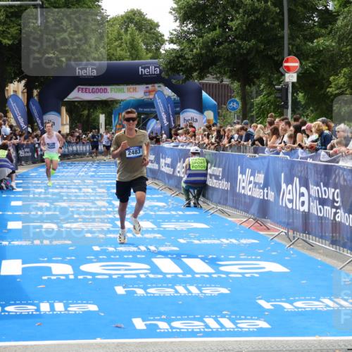 29.06.2025 - hella hamburg halbmarathon Zöllner http://msf.ph/oto/8174795 29.06.2025 10:25:07 Ziel 2483, 11078, 15483 meine-sportfotos.de