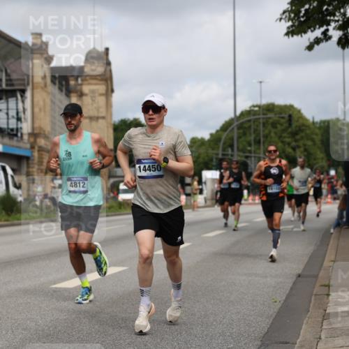 29.06.2025 - hella hamburg halbmarathon Yannick Fuchs http://msf.ph/oto/8174807 29.06.2025 10:26:35 20KM 3955, 4129, 4698, 4812, 5187, 5660, 6619, 7793, 10929, 12232, 12681, 13606, 13617, 14450, 18102 meine-sportfotos.de