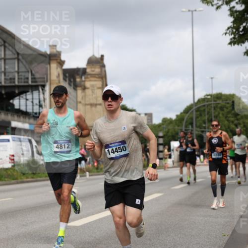 29.06.2025 - hella hamburg halbmarathon Yannick Fuchs http://msf.ph/oto/8174812 29.06.2025 10:26:35 20KM 3955, 4129, 4698, 4812, 5187, 5660, 6619, 7793, 10929, 12232, 12681, 13606, 13617, 14450, 18102 meine-sportfotos.de