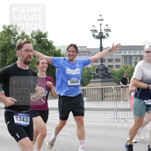 29.06.2025 - hella hamburg halbmarathon Jannik Wohlers http://msf.ph/oto/8174816 29.06.2025 10:22:18 Lombardsbrücke 1029, 2294, 2479, 2766, 2886, 3003, 3430, 3511, 3600, 3601, 4969, 5223, 5343, 5798, 6826, 6899, 7188, 7190, 7276, 7529, 7925, 8355, 8931, 9256, 9392, 9598, 10065, 10086, 10573, 10826, 10902, 11665, 12592, 13472, 13921, 13963, 14525, 14633, 14801, 14906, 15870, 16618, 16801 meine-sportfotos.de