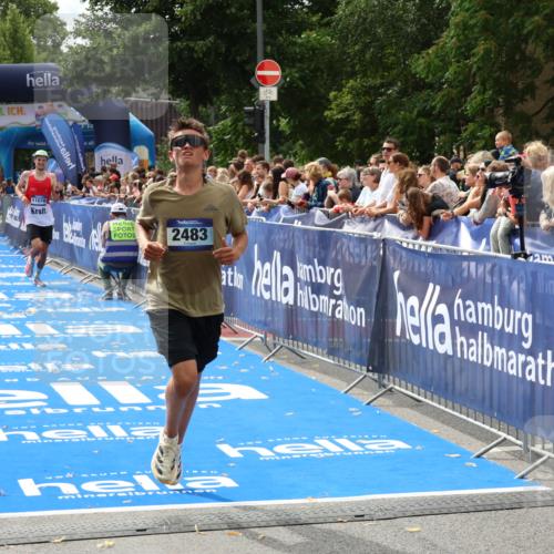 29.06.2025 - hella hamburg halbmarathon Zöllner http://msf.ph/oto/8174833 29.06.2025 10:25:08 Ziel 2483, 11078, 15483 meine-sportfotos.de