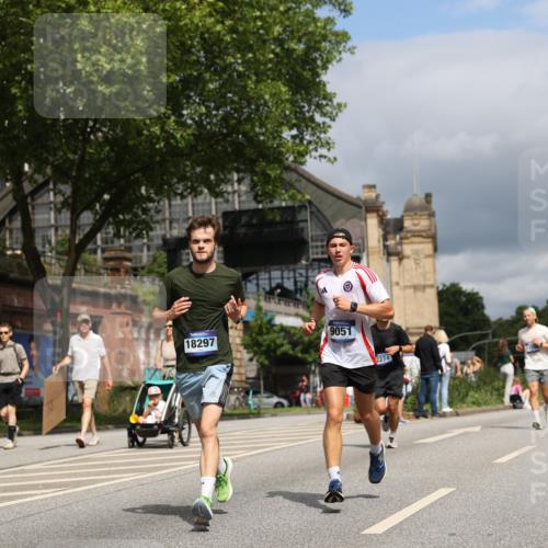 29.06.2025 - hella hamburg halbmarathon Yannick Fuchs http://msf.ph/oto/8174834 29.06.2025 10:41:39 20KM 51, 1012, 1460, 1592, 1604, 1613, 2274, 2839, 2864, 2869, 3976, 4093, 4377, 5022, 5129, 5532, 5650, 5889, 6134, 6168, 6203, 6630, 6716, 7962, 8564, 8693, 8852, 9051, 10122, 10423, 10988, 11021, 11283, 11518, 12679, 12706, 12724, 12870, 13223, 13672, 14730, 15350, 15451, 15923, 15973, 16089, 16175, 16819, 17172, 17229, 17743, 17846, 17915, 17979, 18297, 18356, 18856, 19127 meine-sportfotos.de