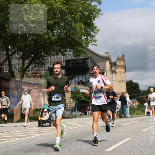 29.06.2025 - hella hamburg halbmarathon Yannick Fuchs http://msf.ph/oto/8174846 29.06.2025 10:41:39 20KM 51, 1012, 1460, 1592, 1604, 1613, 2274, 2839, 2864, 2869, 3976, 4093, 4377, 5022, 5129, 5532, 5650, 5889, 6134, 6168, 6203, 6630, 6716, 7962, 8564, 8693, 8852, 9051, 10122, 10423, 10988, 11021, 11283, 11518, 12679, 12706, 12724, 12870, 13223, 13672, 14730, 15350, 15451, 15923, 15973, 16089, 16175, 16819, 17172, 17229, 17743, 17846, 17915, 17979, 18297, 18356, 18856, 19127 meine-sportfotos.de