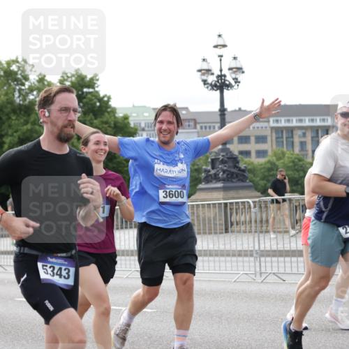29.06.2025 - hella hamburg halbmarathon Jannik Wohlers http://msf.ph/oto/8174857 29.06.2025 10:22:18 Lombardsbrücke 1029, 2294, 2479, 2766, 2886, 3003, 3430, 3511, 3600, 3601, 4969, 5223, 5343, 5798, 6826, 6899, 7188, 7190, 7276, 7529, 7925, 8355, 8931, 9256, 9392, 9598, 10065, 10086, 10573, 10826, 10902, 11665, 12592, 13472, 13921, 13963, 14525, 14633, 14801, 14906, 15870, 16618, 16801 meine-sportfotos.de