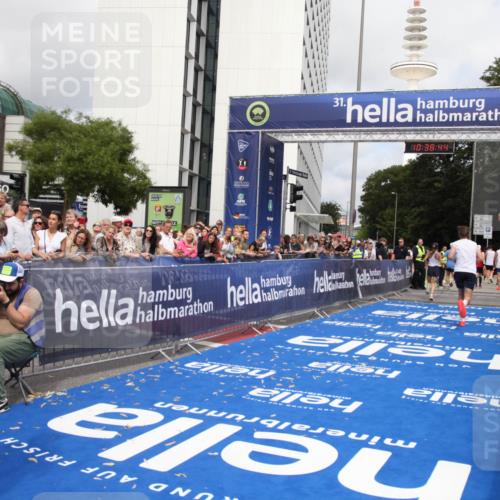 29.06.2025 - hella hamburg halbmarathon Michael Strokosch http://msf.ph/oto/8174859 29.06.2025 10:38:43 Ziel 4148, 5248, 8450, 9403, 11281, 11379, 12772, 17154, 18188, 19004 meine-sportfotos.de