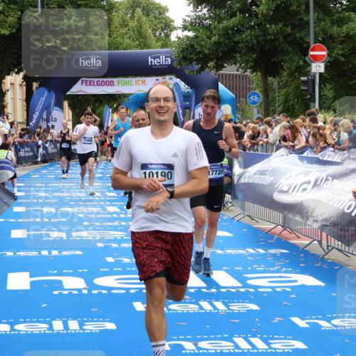 29.06.2025 - hella hamburg halbmarathon Zöllner http://msf.ph/oto/8174876 29.06.2025 10:37:20 Ziel 4860, 5003, 10190, 12900, 13854, 14387, 14459, 15178, 17137, 17726, 18824 meine-sportfotos.de