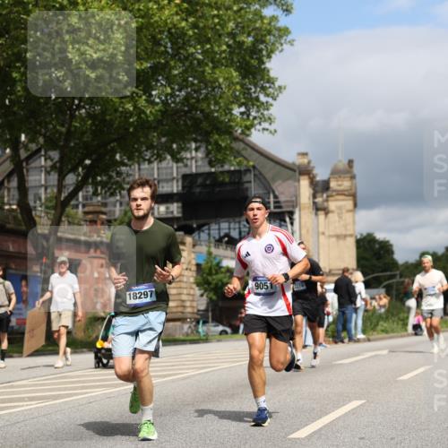 29.06.2025 - hella hamburg halbmarathon Yannick Fuchs http://msf.ph/oto/8174893 29.06.2025 10:41:39 20KM 51, 1012, 1460, 1592, 1604, 1613, 2274, 2839, 2864, 2869, 3976, 4093, 4377, 5022, 5129, 5532, 5650, 5889, 6134, 6168, 6203, 6630, 6716, 7962, 8564, 8693, 8852, 9051, 10122, 10423, 10988, 11021, 11283, 11518, 12679, 12706, 12724, 12870, 13223, 13672, 14730, 15350, 15451, 15923, 15973, 16089, 16175, 16819, 17172, 17229, 17743, 17846, 17915, 17979, 18297, 18356, 18856, 19127 meine-sportfotos.de