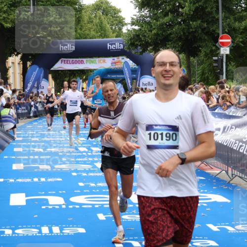 29.06.2025 - hella hamburg halbmarathon Zöllner http://msf.ph/oto/8174917 29.06.2025 10:37:21 Ziel 4860, 5003, 12900, 13854, 14387, 14459, 17137, 17726, 18824 meine-sportfotos.de