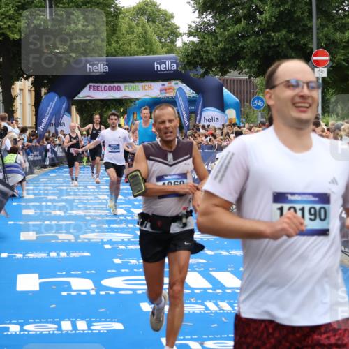 29.06.2025 - hella hamburg halbmarathon Zöllner http://msf.ph/oto/8174922 29.06.2025 10:37:21 Ziel 4860, 5003, 12900, 13854, 14387, 14459, 17137, 17726, 18824 meine-sportfotos.de
