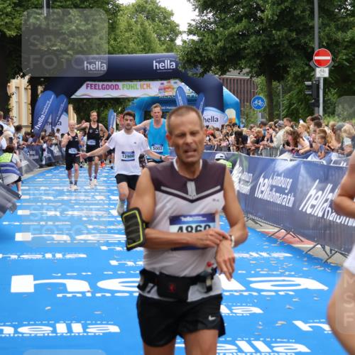 29.06.2025 - hella hamburg halbmarathon Zöllner http://msf.ph/oto/8174938 29.06.2025 10:37:22 Ziel 4860, 5003, 12739, 12900, 13854, 14387, 14459, 17726, 18824 meine-sportfotos.de