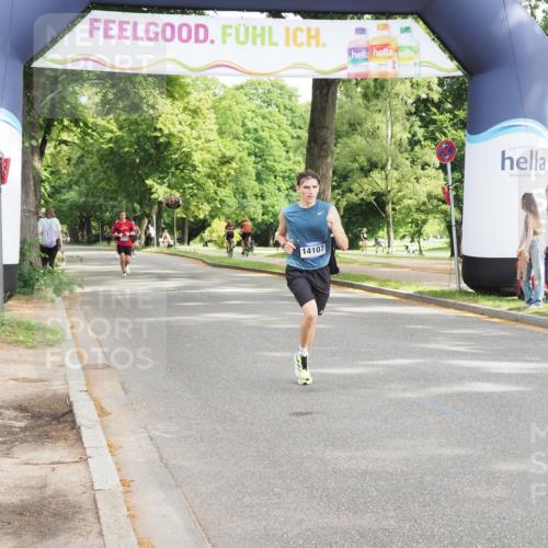 29.06.2025 - hella hamburg halbmarathon MichiJ http://msf.ph/oto/8174948 29.06.2025 10:15:49 Zwischen KM18-KM19 2483, 4338, 8376, 9767, 10468, 11228 meine-sportfotos.de