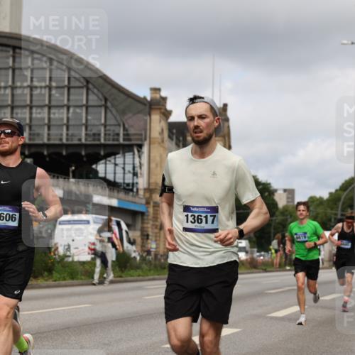 29.06.2025 - hella hamburg halbmarathon Yannick Fuchs http://msf.ph/oto/8174985 29.06.2025 10:26:40 20KM 1686, 3955, 4129, 4698, 4812, 5187, 5660, 6619, 7272, 7793, 11199, 13606, 13617, 14450, 18102 meine-sportfotos.de