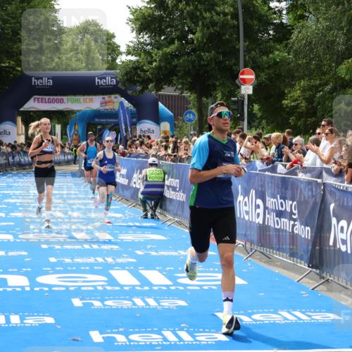 29.06.2025 - hella hamburg halbmarathon Zöllner http://msf.ph/oto/8174993 29.06.2025 10:25:18 Ziel 8376, 11994, 13913, 14113, 16484 meine-sportfotos.de