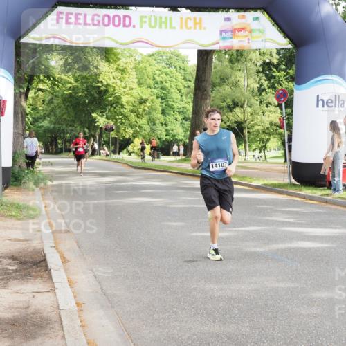 29.06.2025 - hella hamburg halbmarathon MichiJ http://msf.ph/oto/8174995 29.06.2025 10:15:49 Zwischen KM18-KM19 2483, 4338, 8376, 9767, 10468, 11228 meine-sportfotos.de