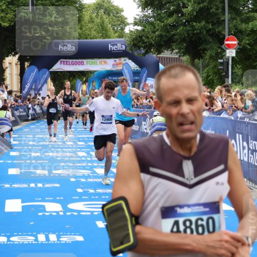 29.06.2025 - hella hamburg halbmarathon Zöllner http://msf.ph/oto/8175007 29.06.2025 10:37:22 Ziel 4860, 5003, 12739, 12900, 13854, 14387, 14459, 17726, 18824 meine-sportfotos.de
