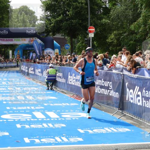29.06.2025 - hella hamburg halbmarathon Zöllner http://msf.ph/oto/8175060 29.06.2025 10:25:22 Ziel 12067, 16484 meine-sportfotos.de