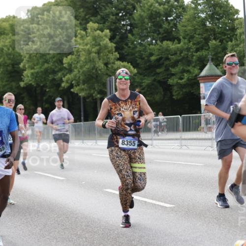 29.06.2025 - hella hamburg halbmarathon Jannik Wohlers http://msf.ph/oto/8175062 29.06.2025 10:22:20 Lombardsbrücke 1029, 2294, 2479, 2766, 2886, 3003, 3430, 3600, 3601, 5223, 5343, 5629, 5798, 6899, 7188, 7190, 7276, 7529, 7925, 8355, 8931, 9256, 9392, 10086, 10573, 10826, 10902, 11665, 12592, 13472, 13921, 13963, 14525, 14633, 14801, 14906, 15870, 16618, 16801 meine-sportfotos.de
