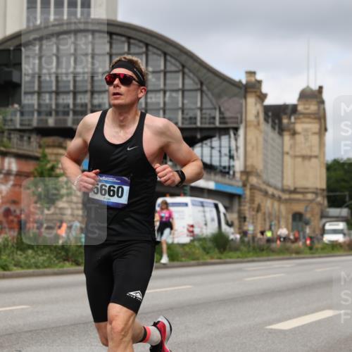 29.06.2025 - hella hamburg halbmarathon Yannick Fuchs http://msf.ph/oto/8175066 29.06.2025 10:26:44 20KM 1686, 3955, 4129, 4698, 4812, 5187, 5660, 6619, 7272, 7793, 11199, 13606, 13617, 14450, 18102 meine-sportfotos.de
