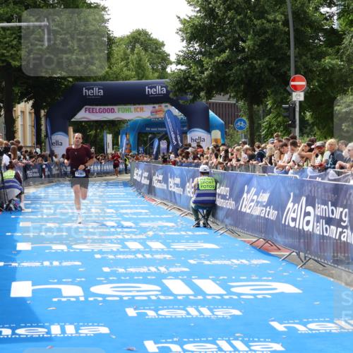 29.06.2025 - hella hamburg halbmarathon Zöllner http://msf.ph/oto/8175072 29.06.2025 10:25:26 Ziel 12067 meine-sportfotos.de