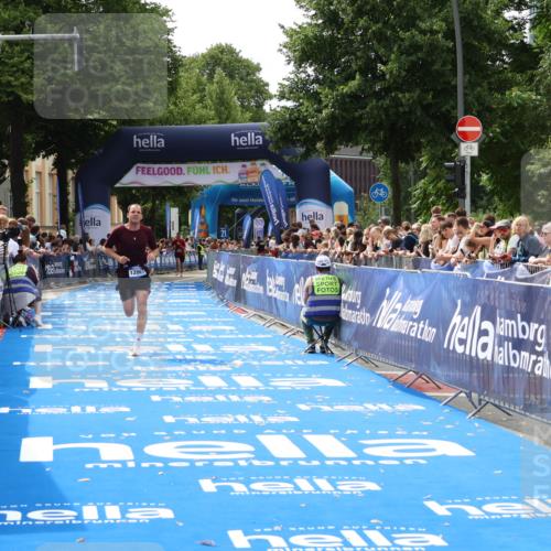 29.06.2025 - hella hamburg halbmarathon Zöllner http://msf.ph/oto/8175081 29.06.2025 10:25:26 Ziel 12067 meine-sportfotos.de