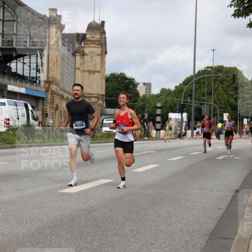 29.06.2025 - hella hamburg halbmarathon Yannick Fuchs http://msf.ph/oto/8175099 29.06.2025 10:26:48 20KM 1686, 3935, 3955, 4129, 4698, 5187, 5660, 6619, 7272, 7793, 11199, 13606, 13617, 16065 meine-sportfotos.de