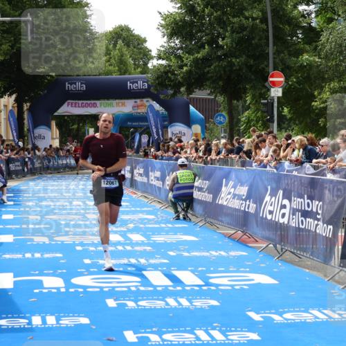 29.06.2025 - hella hamburg halbmarathon Zöllner http://msf.ph/oto/8175138 29.06.2025 10:25:28 Ziel 12067 meine-sportfotos.de