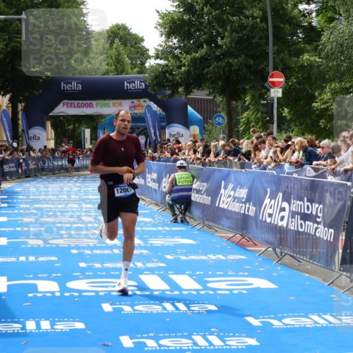 29.06.2025 - hella hamburg halbmarathon Zöllner http://msf.ph/oto/8175144 29.06.2025 10:25:28 Ziel 12067 meine-sportfotos.de