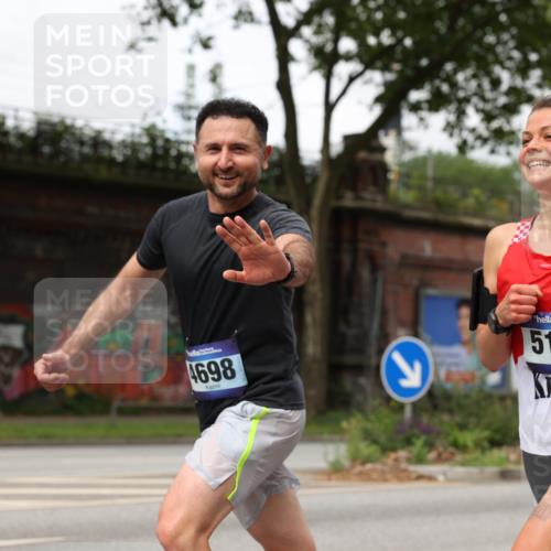 29.06.2025 - hella hamburg halbmarathon Yannick Fuchs http://msf.ph/oto/8175177 29.06.2025 10:26:51 20KM 1686, 1894, 3935, 3955, 4129, 4698, 5187, 5660, 6619, 7272, 7793, 11199, 11370, 13606, 16065, 16505 meine-sportfotos.de